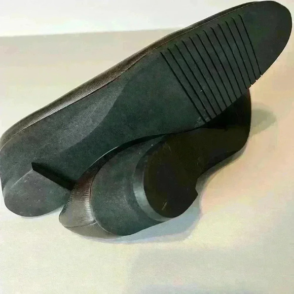 Salvatore Ferragamo Wedge Leather Shoe. - Picture 6 of 6